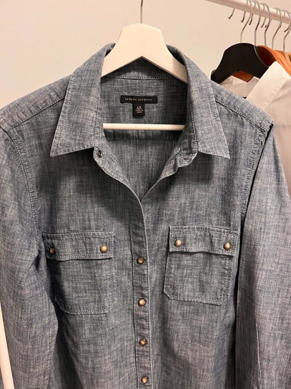 BANANA REPUBLIC DENIM CHAMBRAY, DARK BLUE SHIRT, SZ L, 100% COTTON - Picture 3 of 9